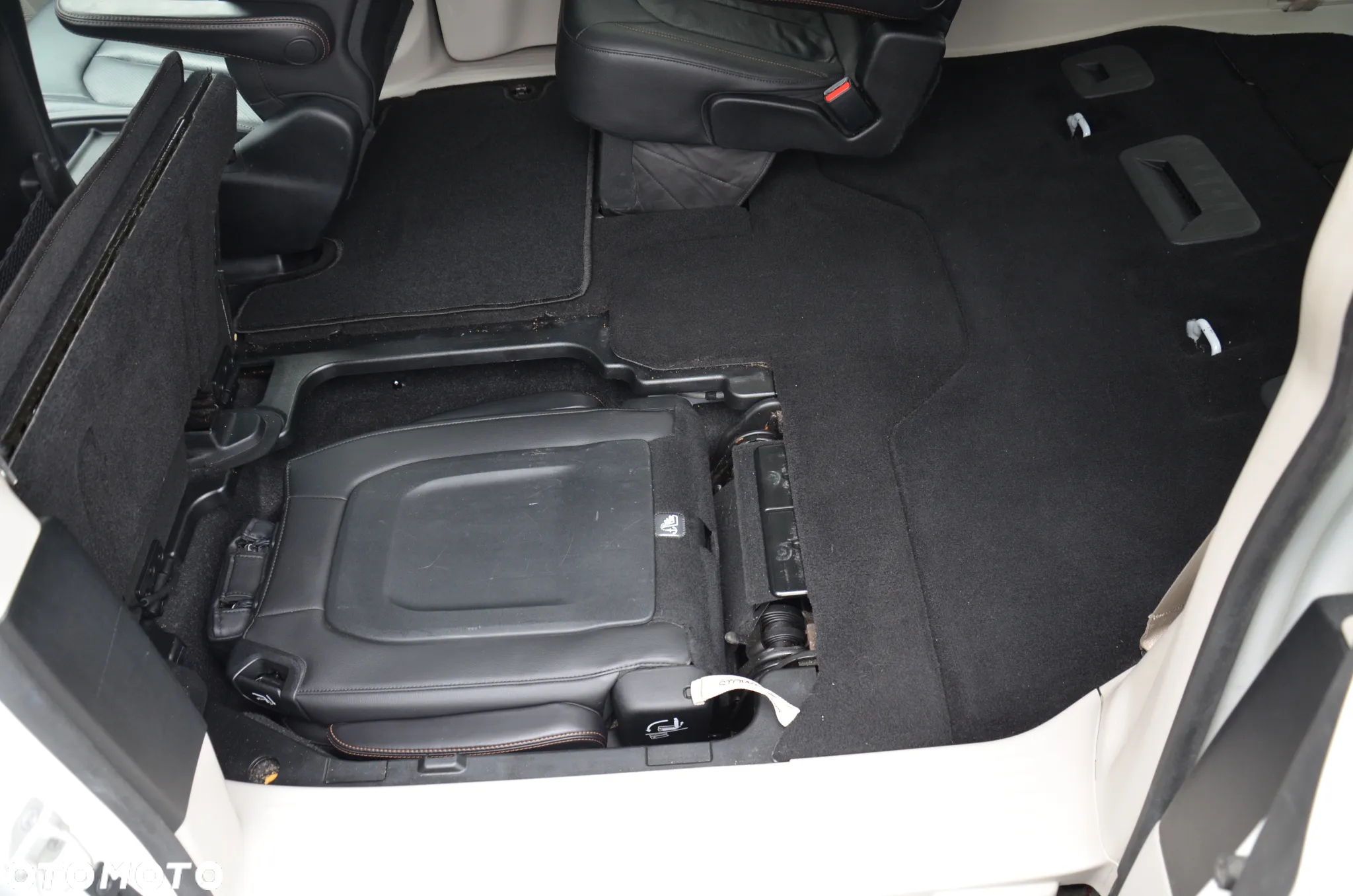 Chrysler Pacifica - 28