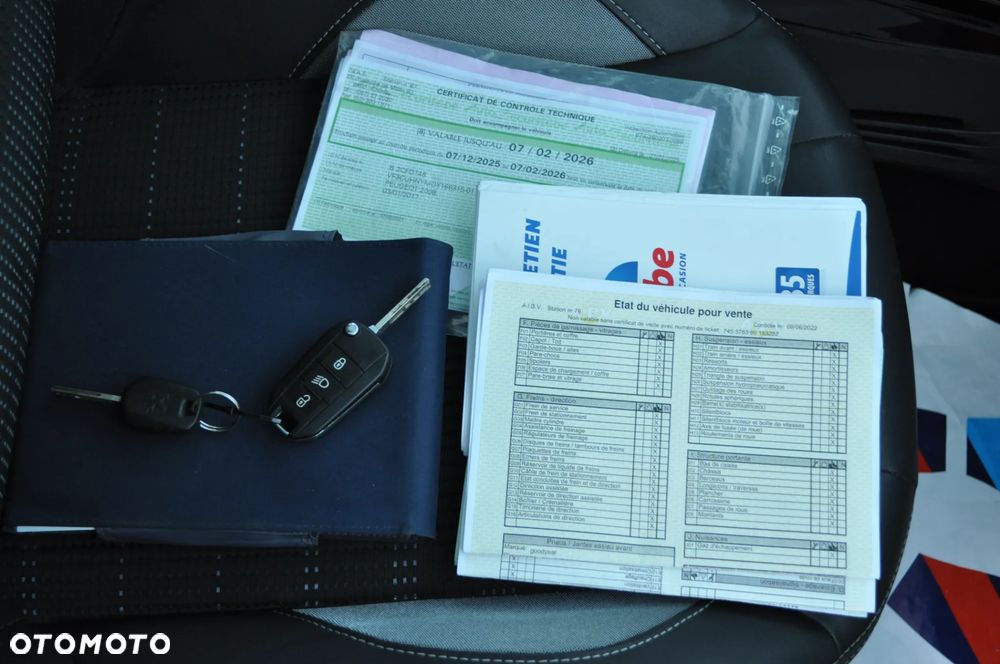 Peugeot 2008 1.2 Pure Tech Allure S&S - 29