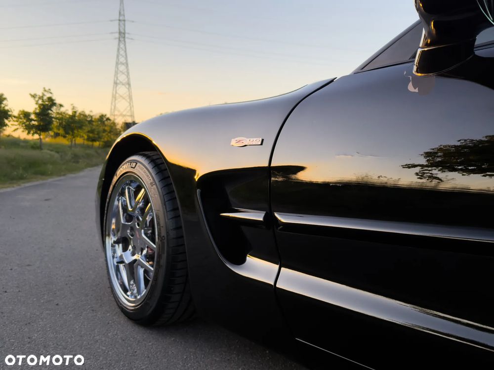 Chevrolet Corvette - 19