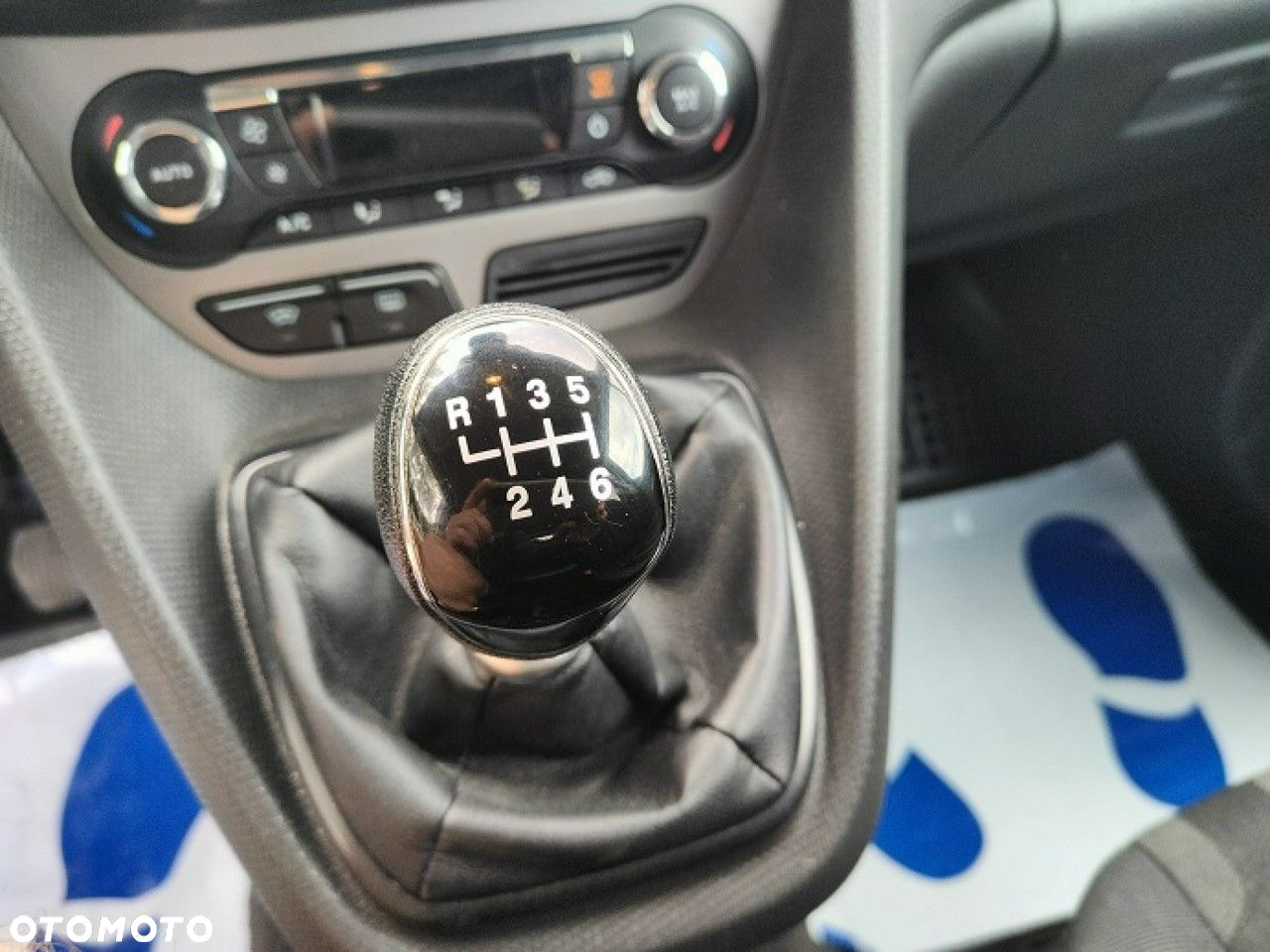 Ford Tourneo Connect Grand - 22