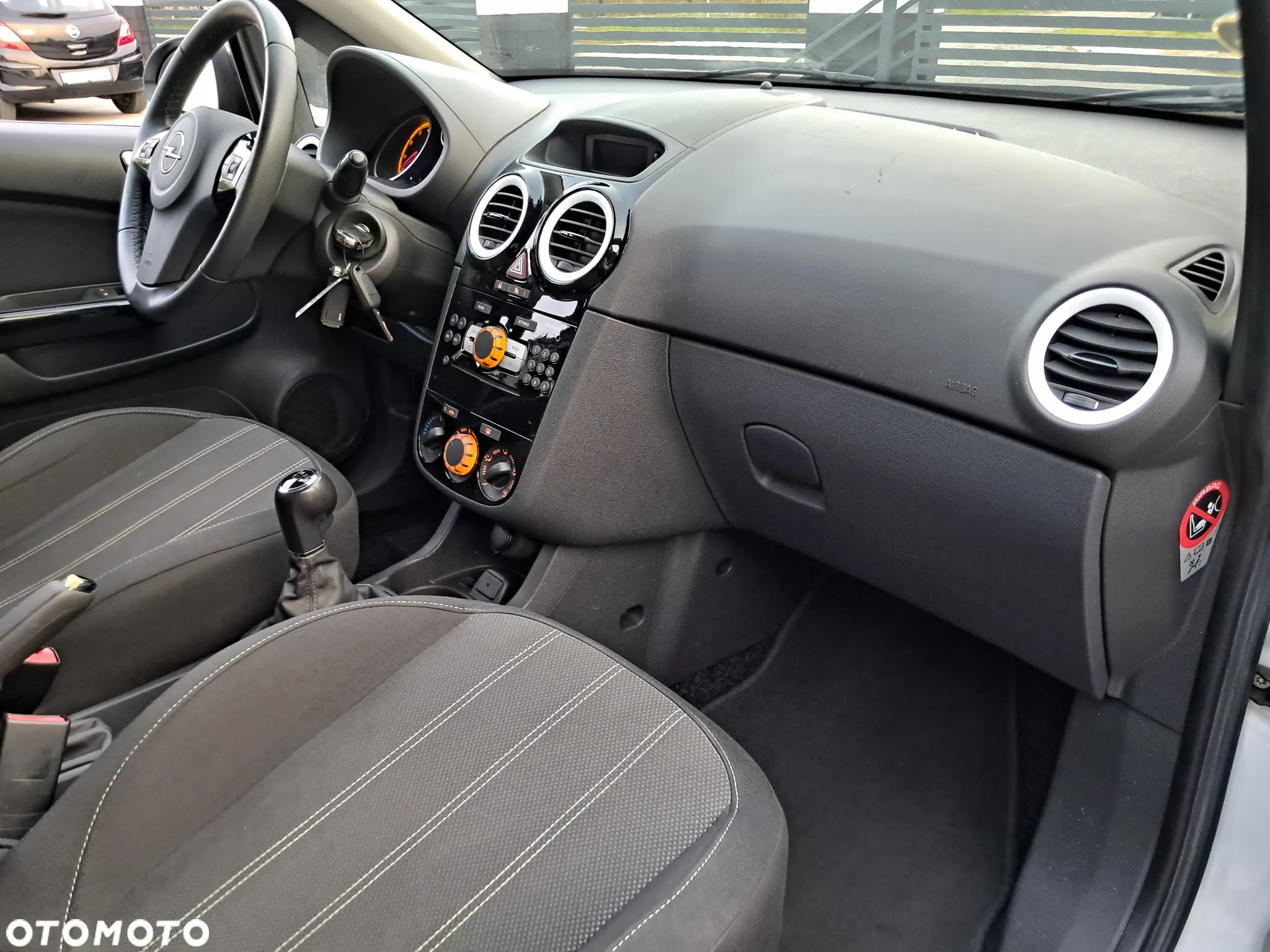 Opel Corsa 1.2 16V Cosmo - 27