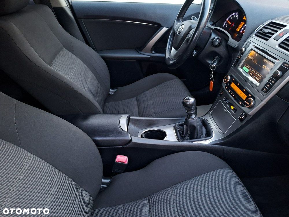 Toyota Avensis - 15