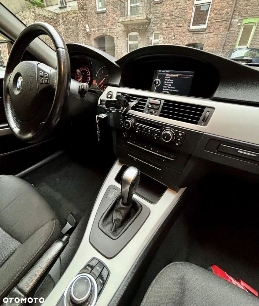 BMW Seria 3 318d Touring - 17