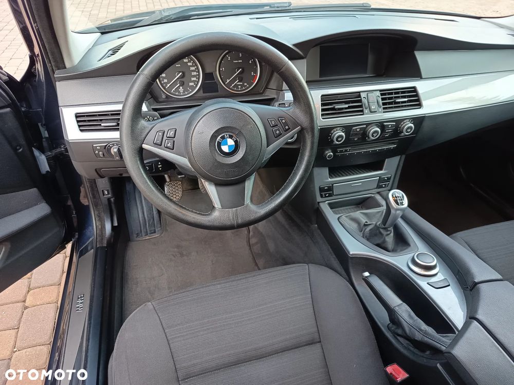 BMW Seria 5 525d - 25