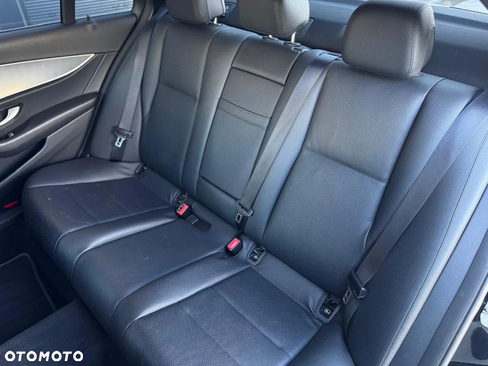 Mercedes-Benz Klasa E 200 d T 9G-TRONIC - 30