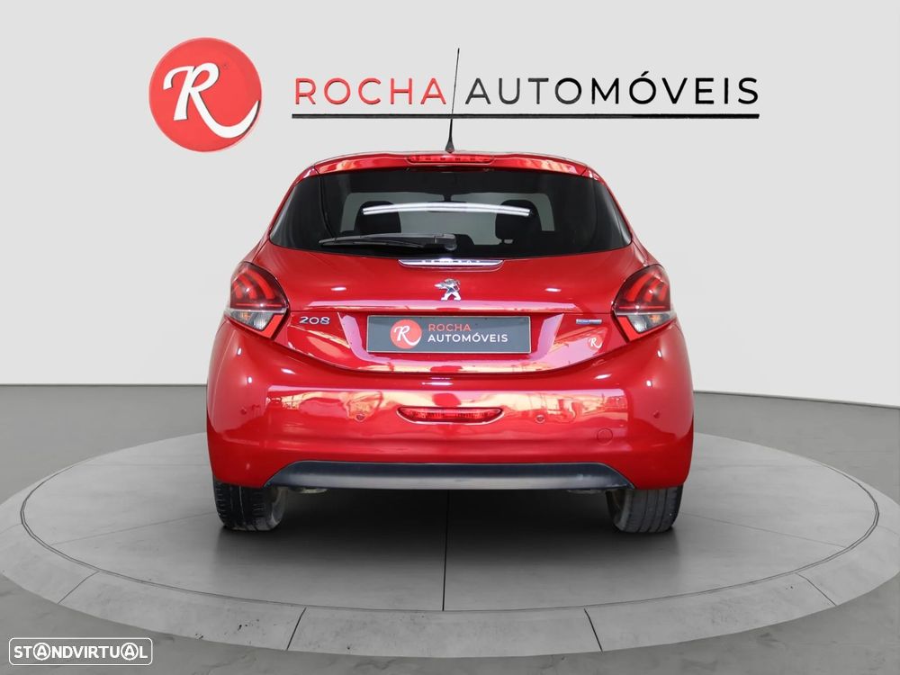 Peugeot 208 - 8