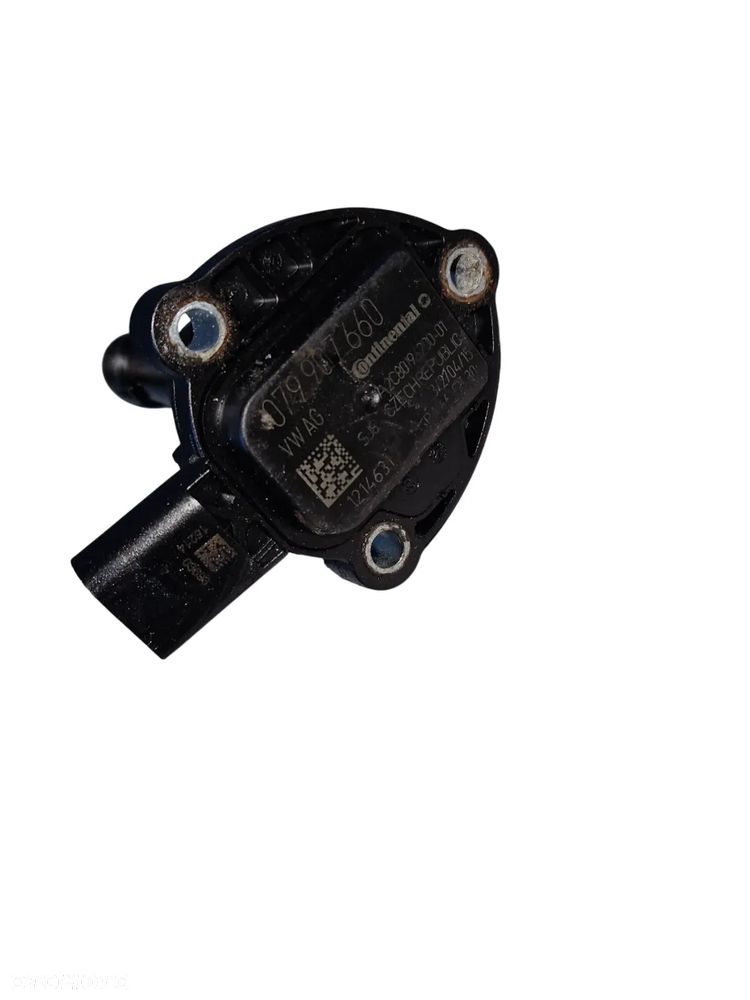 C84 CZUJNIK POZIOMU OLEJU AUDI  3.0 CRC 079907660 - 1
