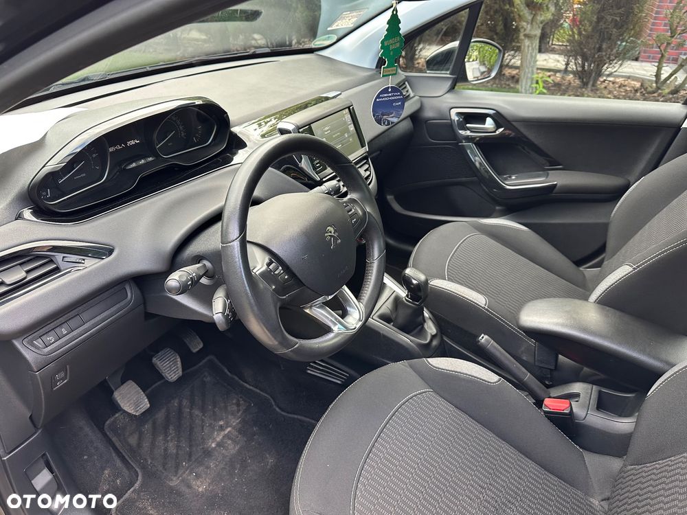 Peugeot 208 - 9