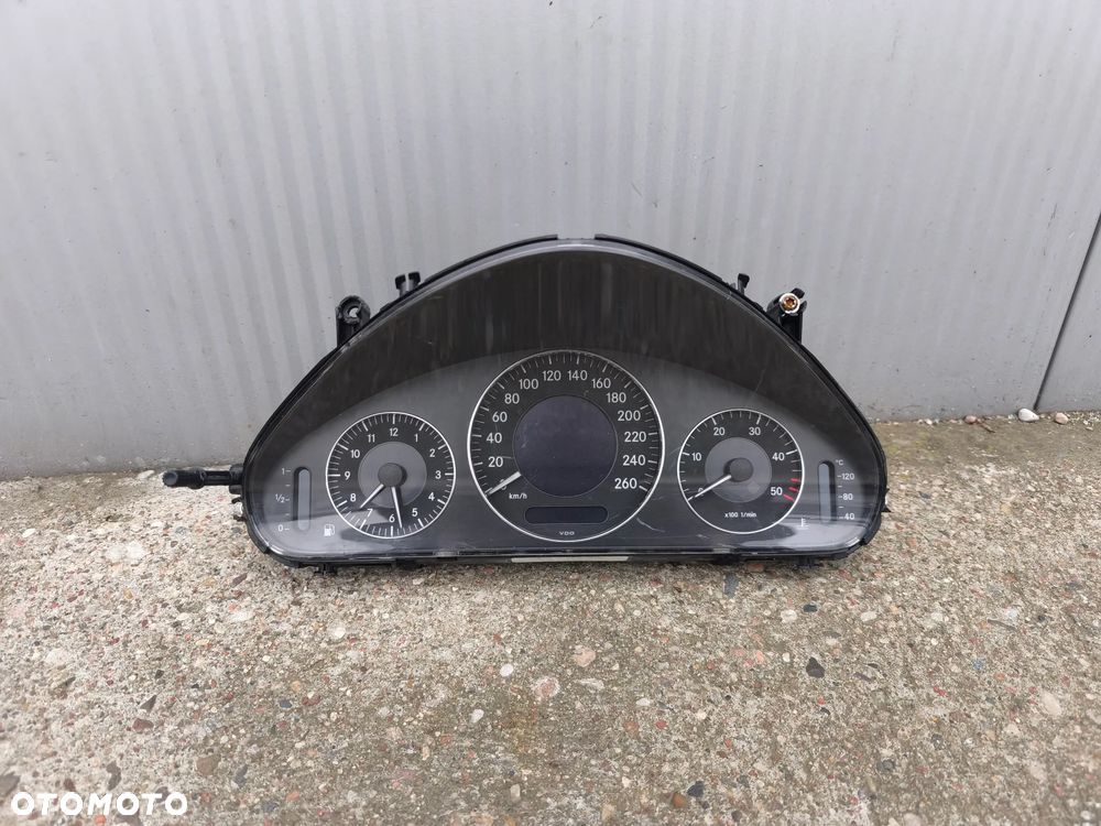 Licznik zegary Mercedes-Benz e-klasa w211 A2115405611 diesel  A 211 540 56 11