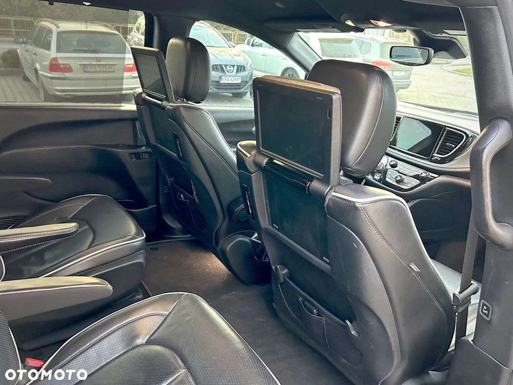 Chrysler Pacifica - 24