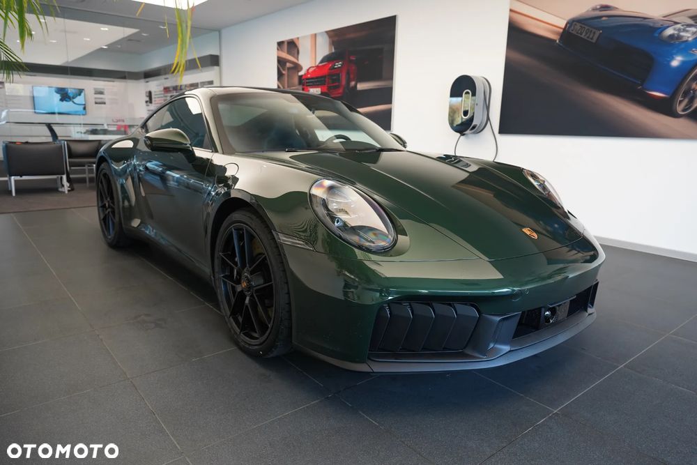 Porsche 911 Carrera 4 GTS - 7