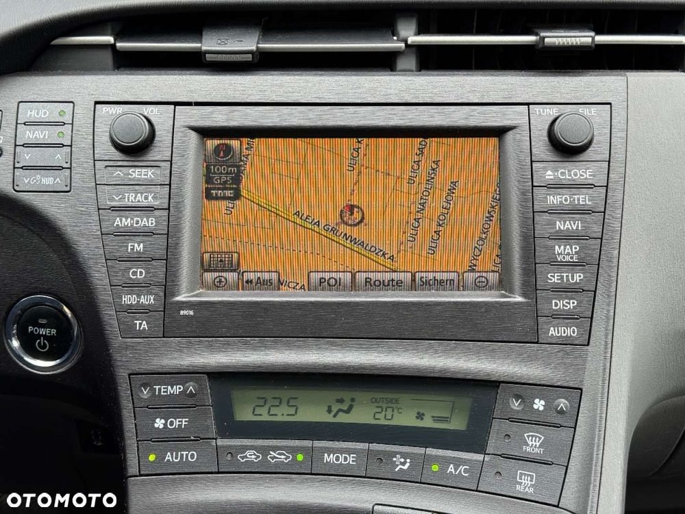 Toyota Prius 1.8 HSD Life - 37