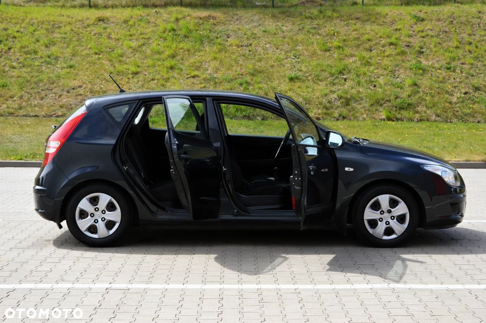 Hyundai i30 1.4 Classic + - 27