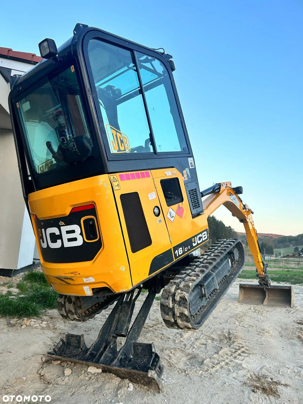 JCB 16C-1 - 25