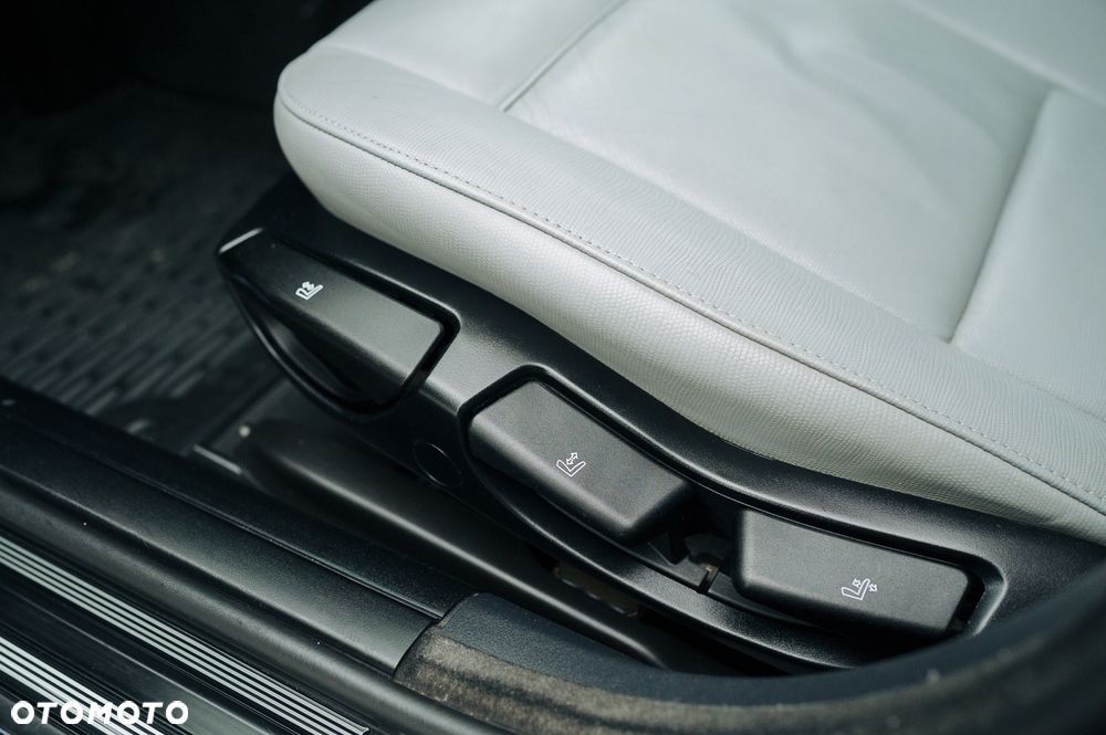 BMW Seria 3 330i Edition Exclusive - 21
