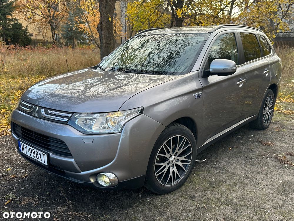 Mitsubishi Outlander PHEV Instyle NAVI + - 24