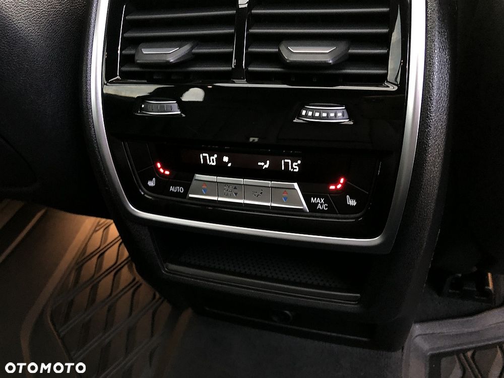 BMW X5 xDrive50i - 30