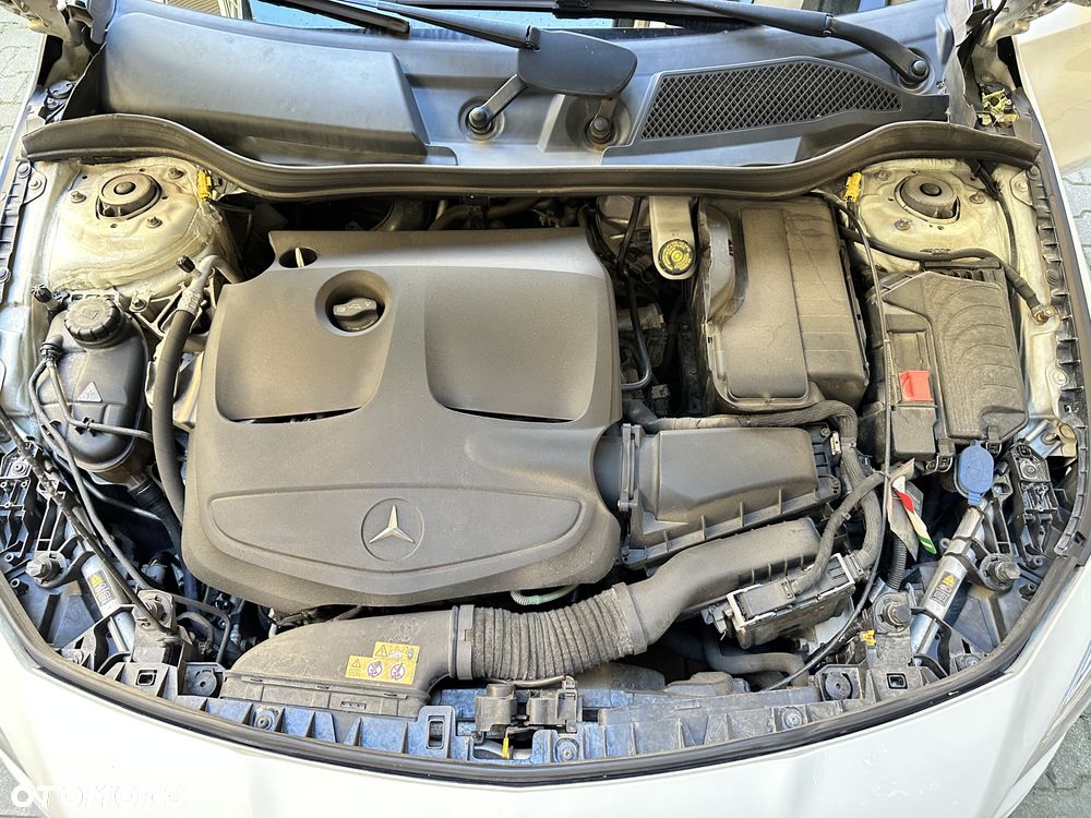 Mercedes-Benz CLA 200 7G-DCT AMG Line - 33