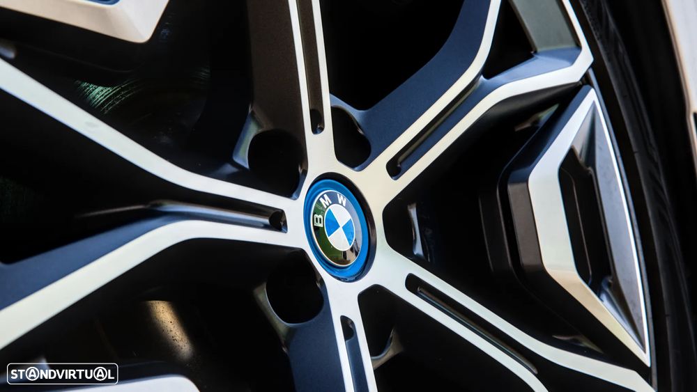 BMW iX xDrive 40 — fotografia 9