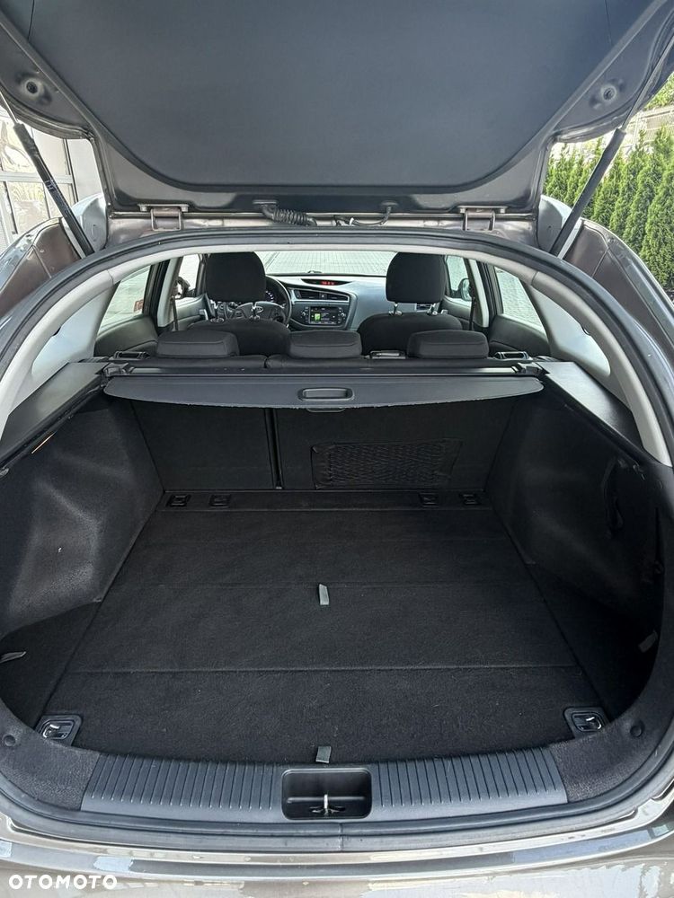Kia Ceed - 33