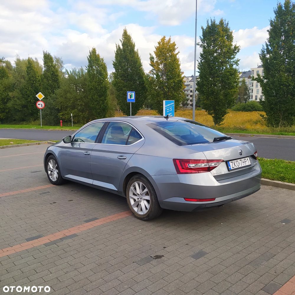 Skoda Superb 2.0 TDI Ambition DSG - 2