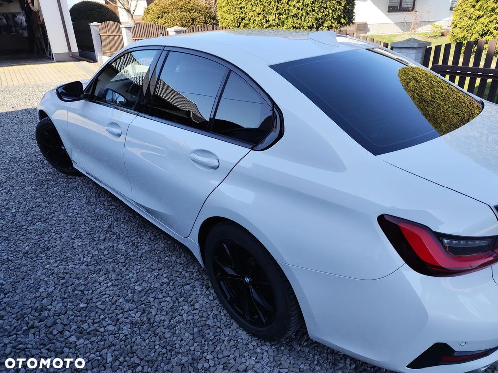 BMW Seria 3 2022 photo 4