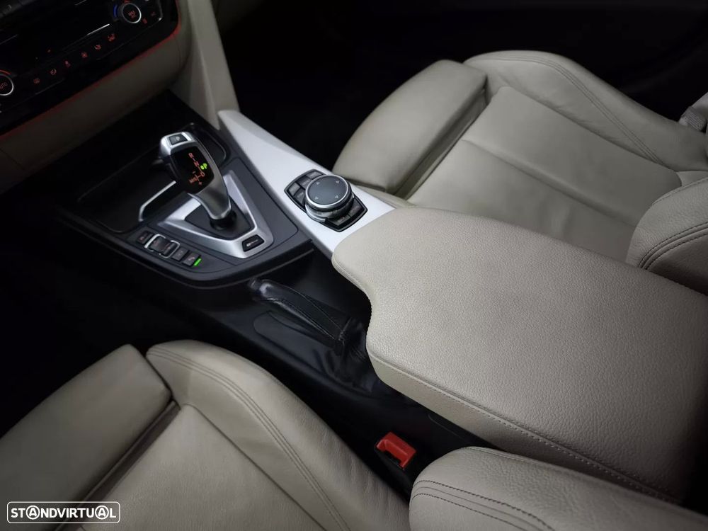 BMW 330 e iPerformance Line Luxury Purity - 40