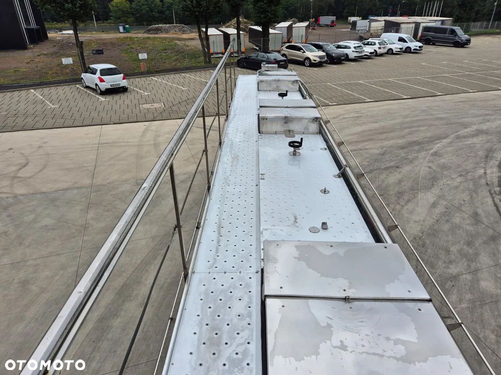 Grapar TECNOKAR / CYSTERNA / PŁYNY SPOŻYWCZE / 32.000L / PODNOSZONA OŚ - 17