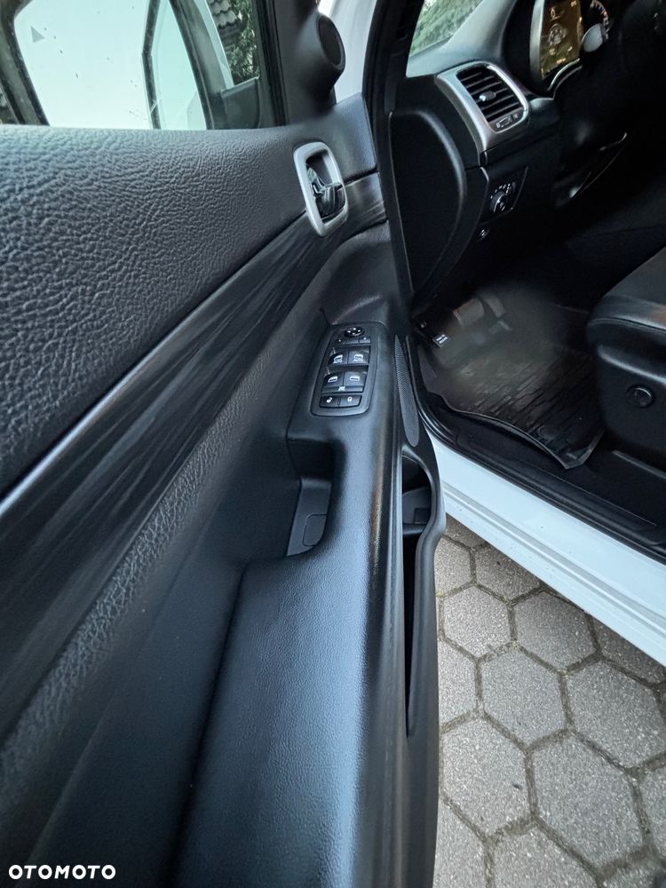 Jeep Grand Cherokee - 29