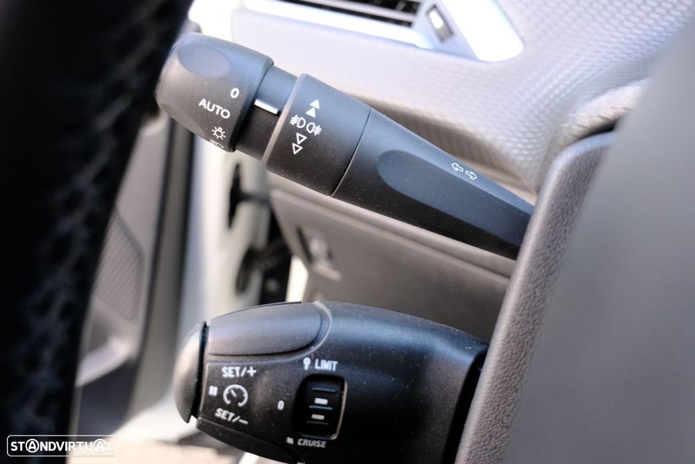 Peugeot 2008 1.2 PureTech Allure - 17