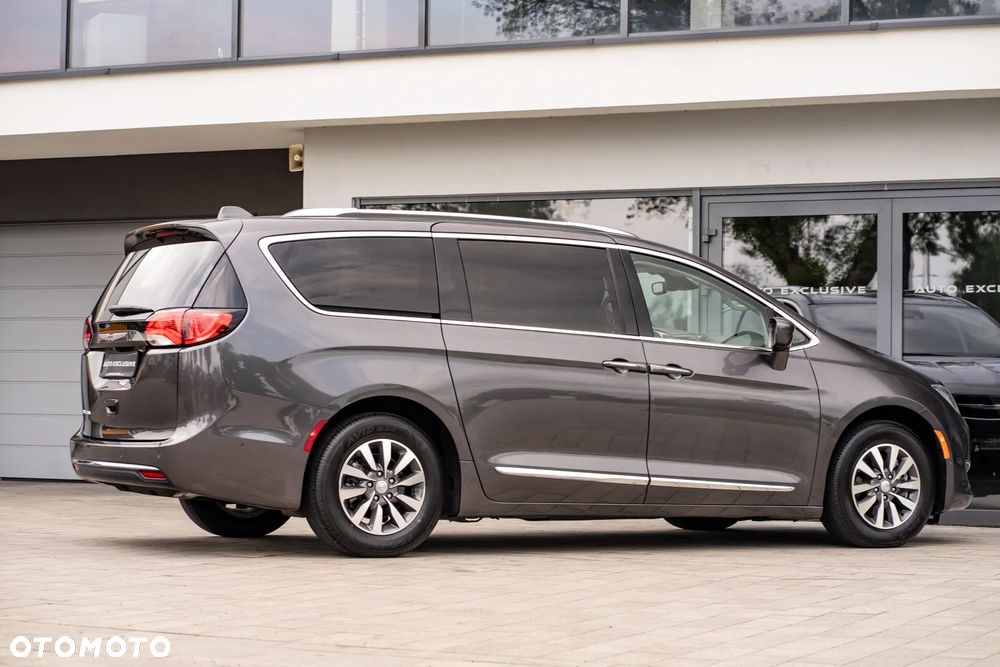 Chrysler Pacifica - 24