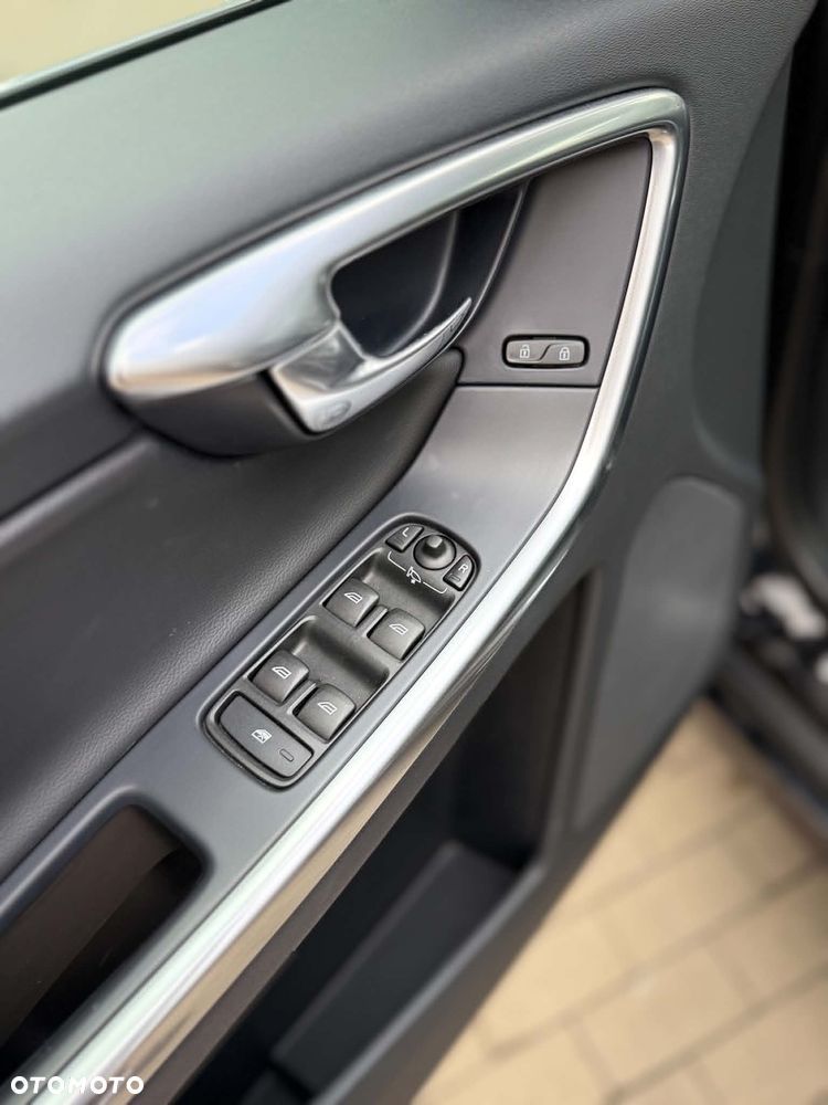 Volvo XC 60 D4 AWD Geartronic Momentum - 9