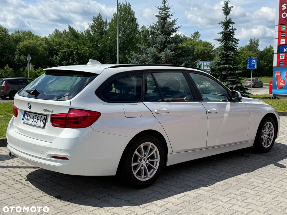 BMW Seria 3 318d M Sport Shadow - 12