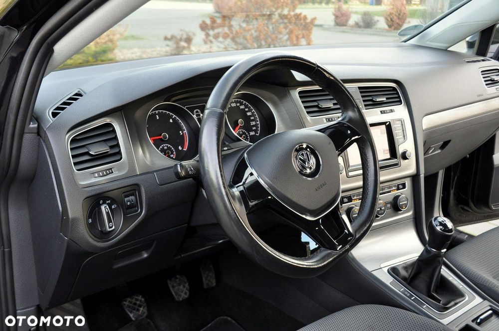 Volkswagen Golf - 22