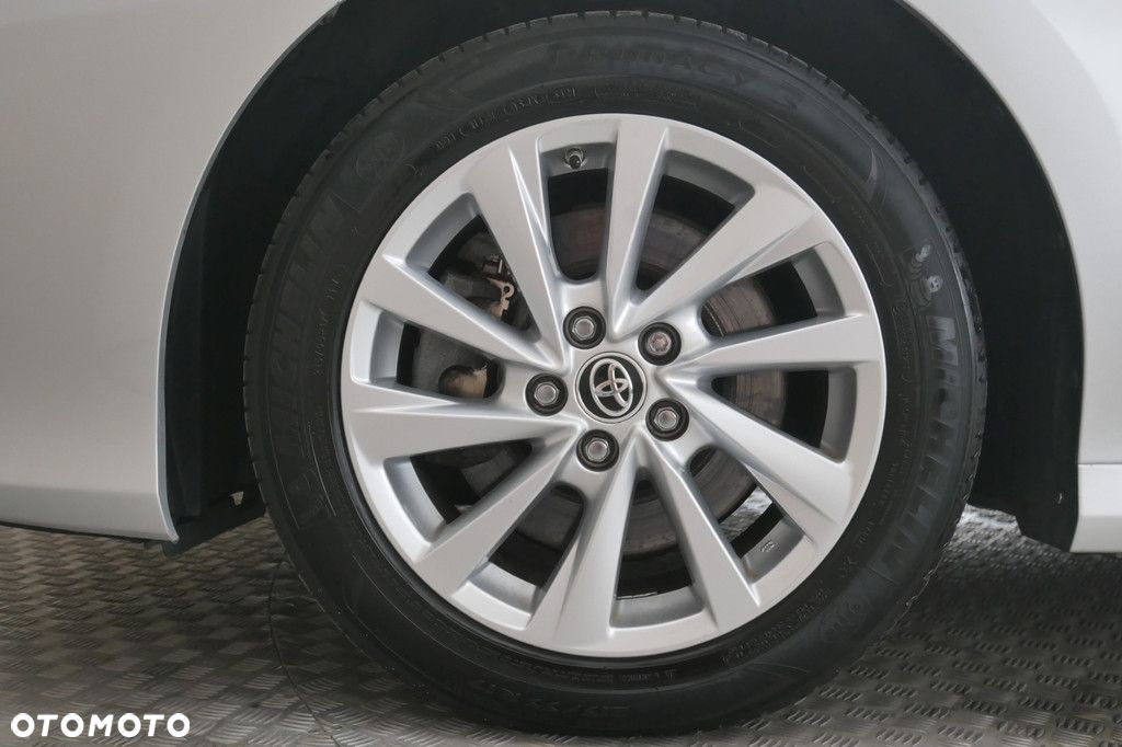 Toyota Camry - 14