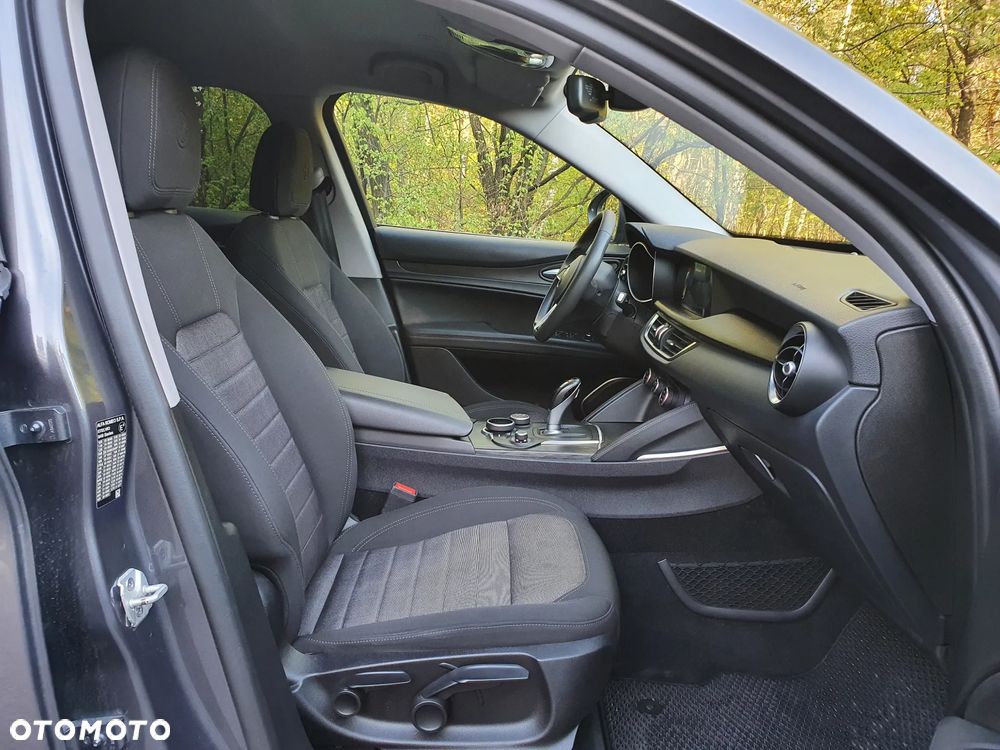 Alfa Romeo Stelvio 2.0 Turbo Q4 - 14