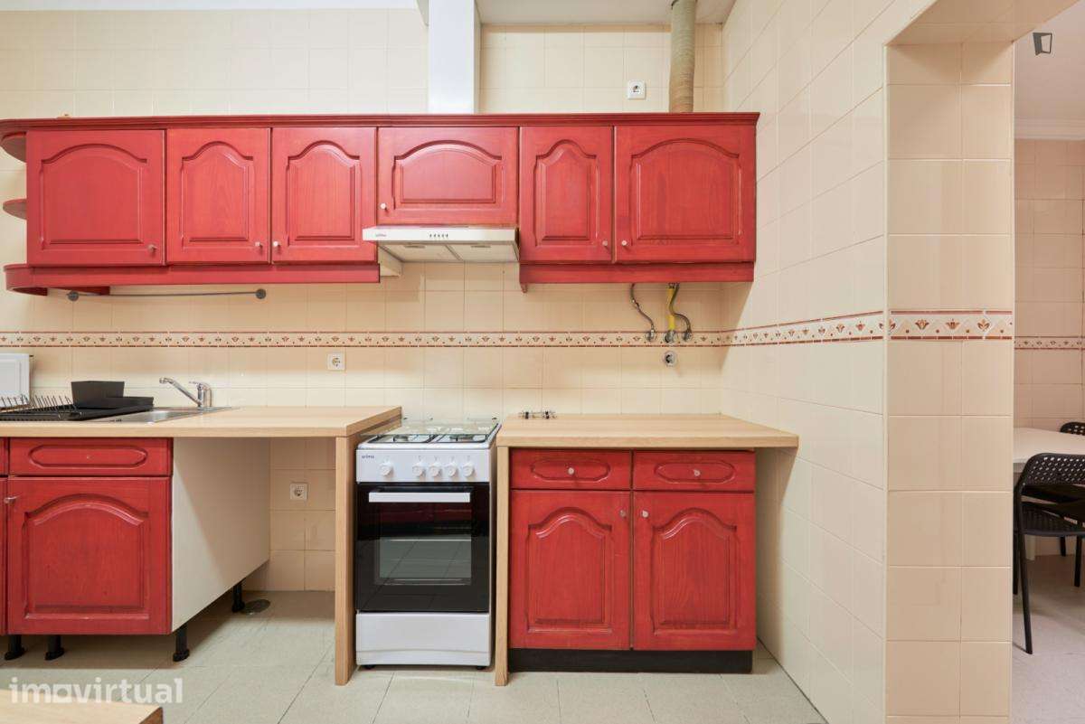 Quarto - localizado em Penha Lisbon - Grande imagem: 4/39