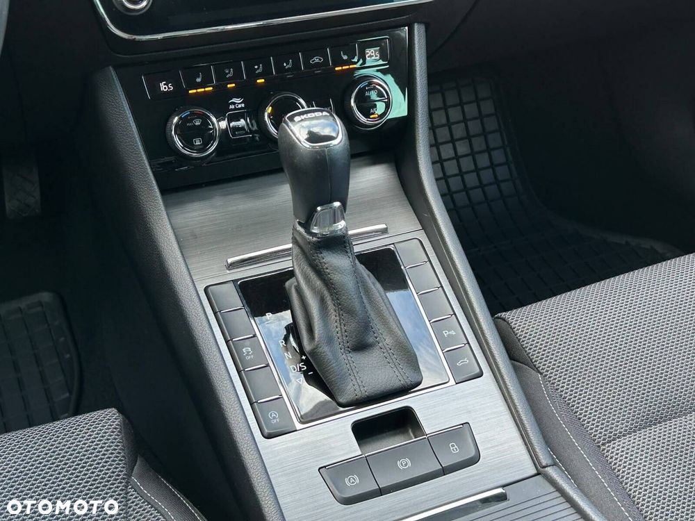 Skoda Superb 2.0 TSI Style DSG - 26