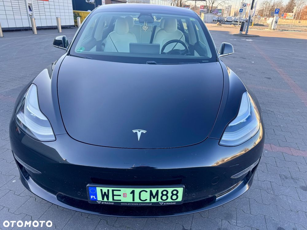 Tesla Model 3 - 1