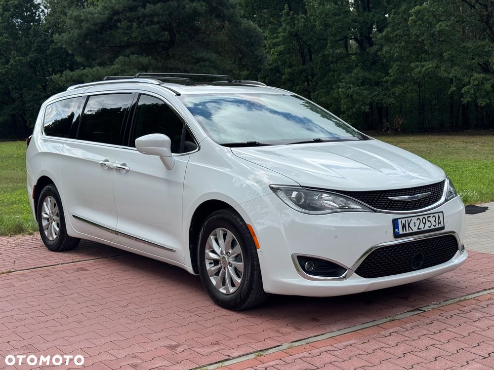 Chrysler Pacifica - 3