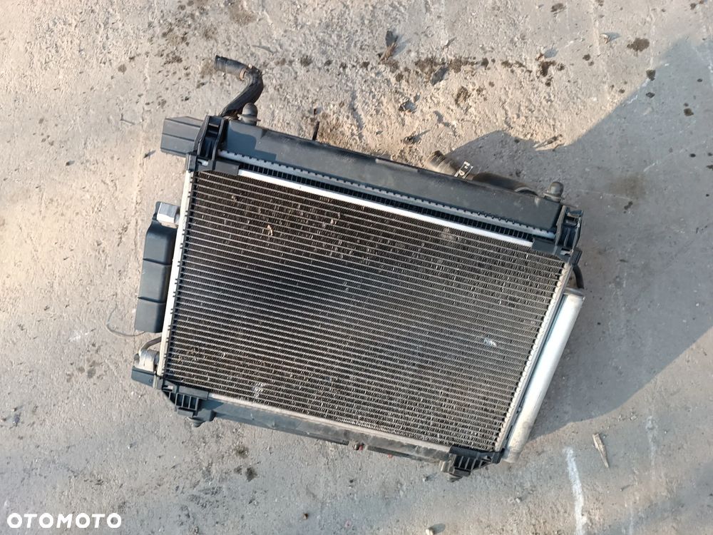 PAS PRZEDNI CHŁODNICE WENTYLATOR TOYOTA YARIS III 1.4 17R - 7