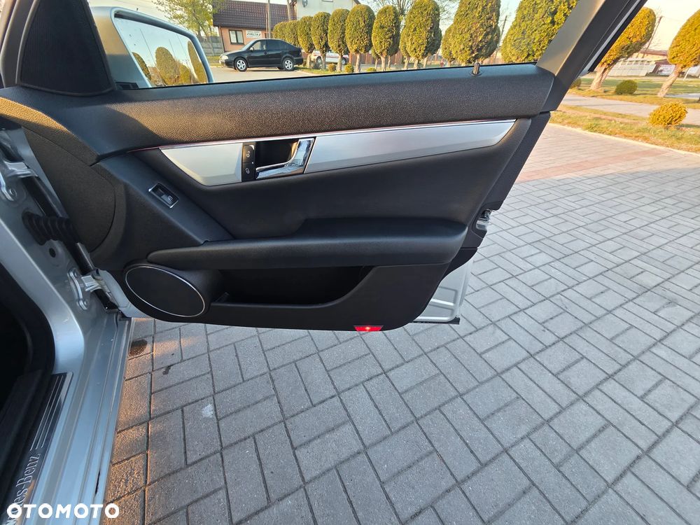 Mercedes-Benz Klasa C 220 CDI 7G-TRONIC Avantgarde Edition - 19