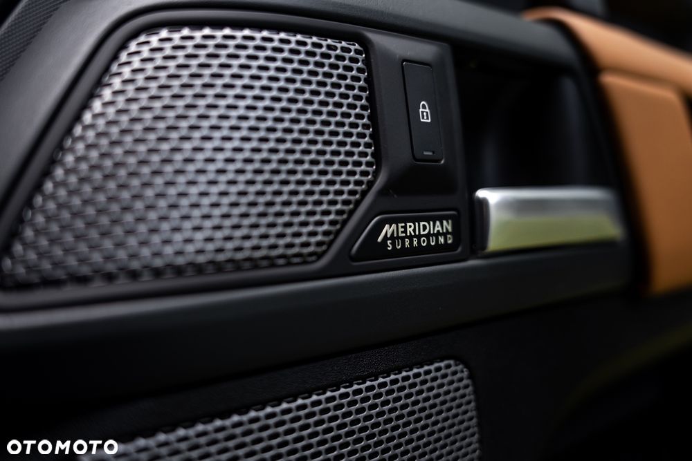 Land Rover Defender - 27