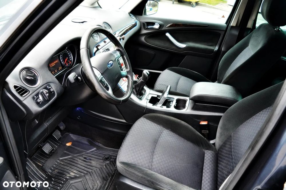 Ford Galaxy 2.0 Ghia - 6