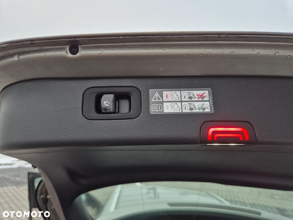 Mercedes-Benz Klasa C 200 d 9G-TRONIC - 18