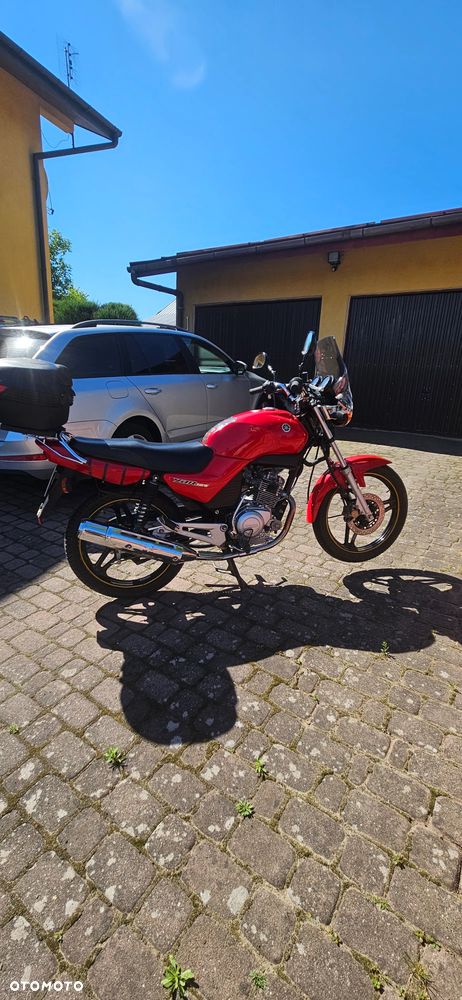 Yamaha YBR - 8