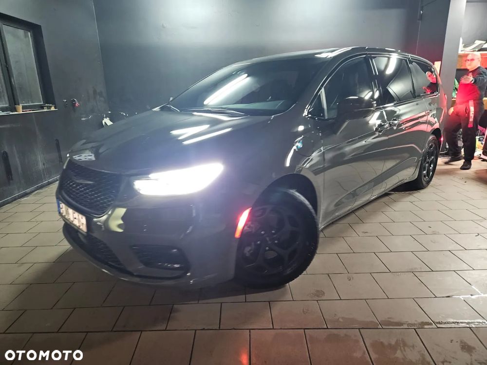 Chrysler Pacifica - 2