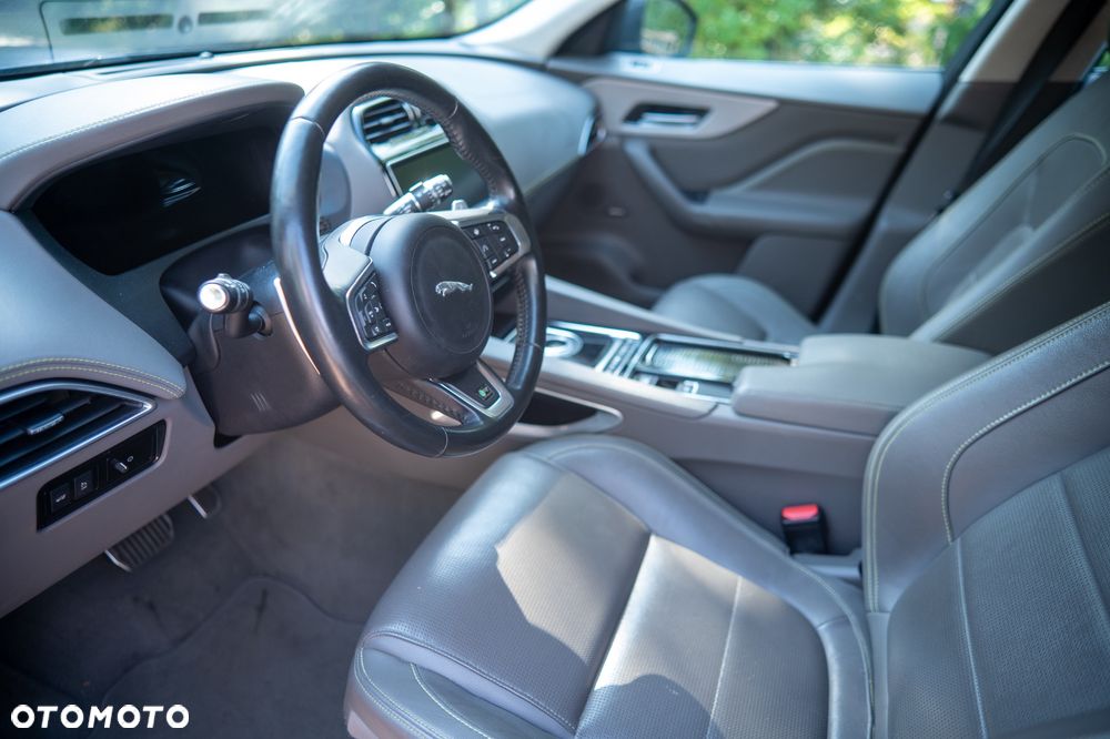 Jaguar F-Pace 2.0 i4D AWD R-Sport - 11