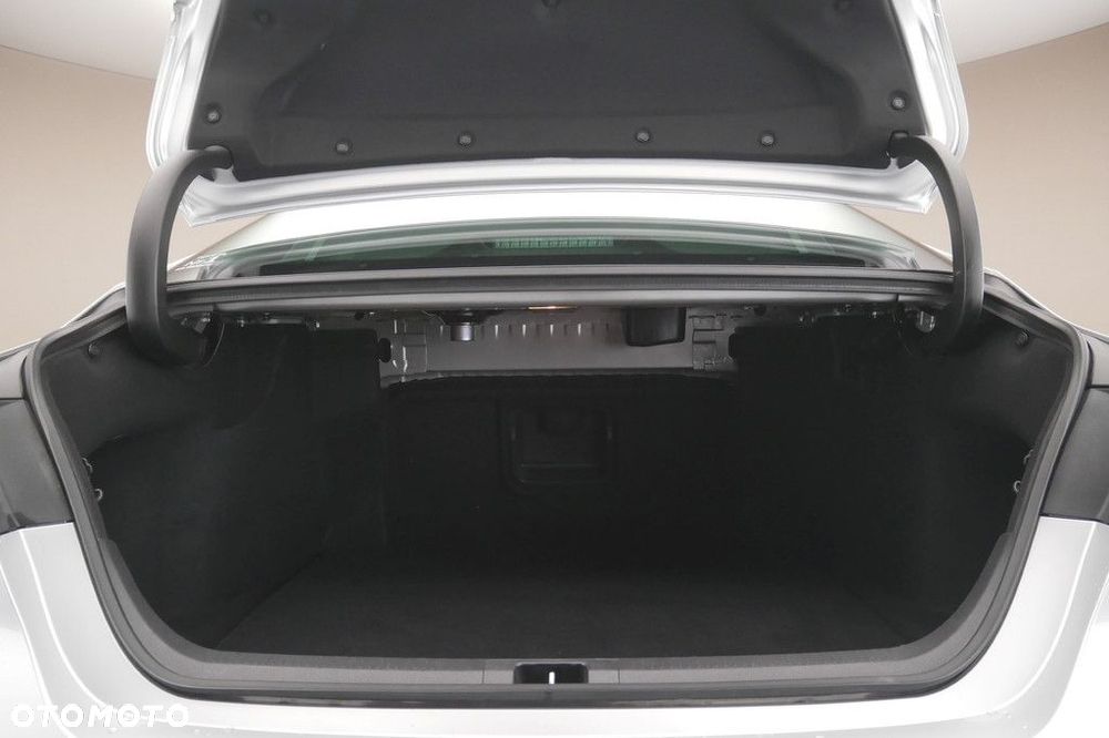 Toyota Camry 2.5 Hybrid Executive CVT - 16