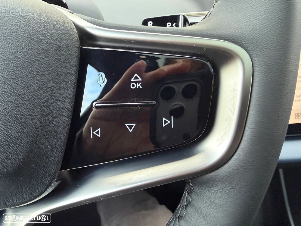 Volvo EX30 Single Motor Extended Range RWD Ultra - 28